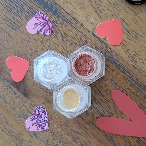 3 set of sparkling eye powders by benefit - Picture 5 of 5